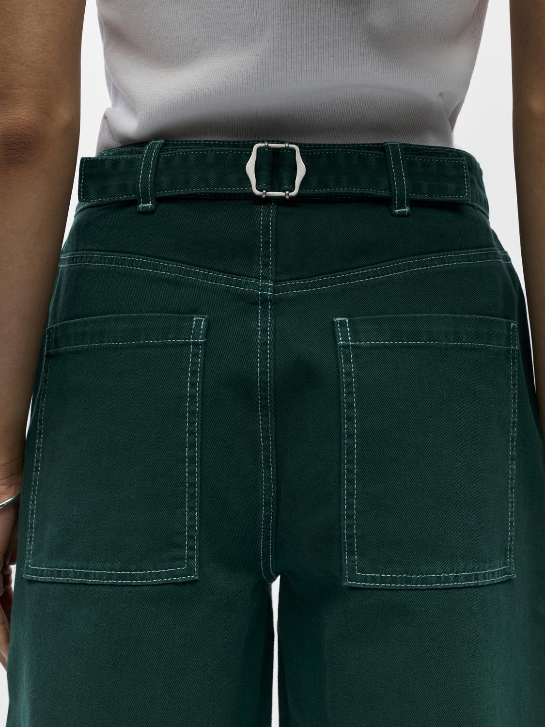 model_shot-front_full